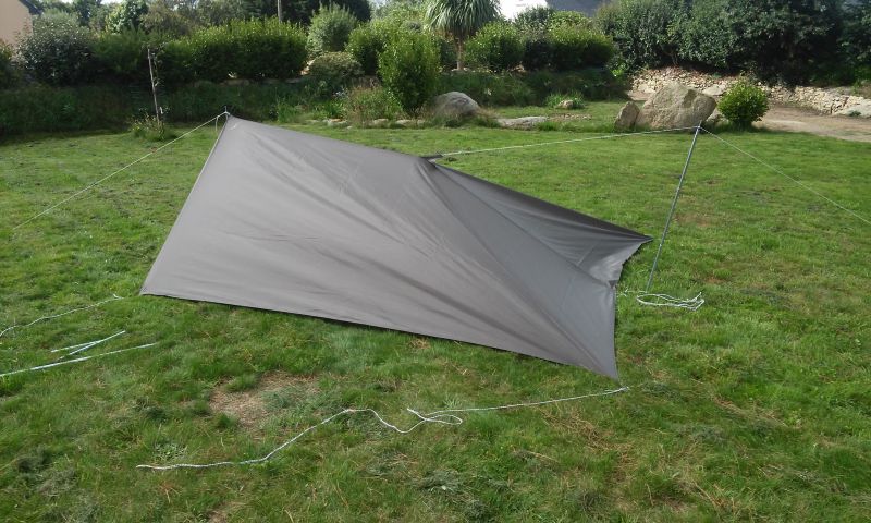 Montage en demi tipi, vue du fond